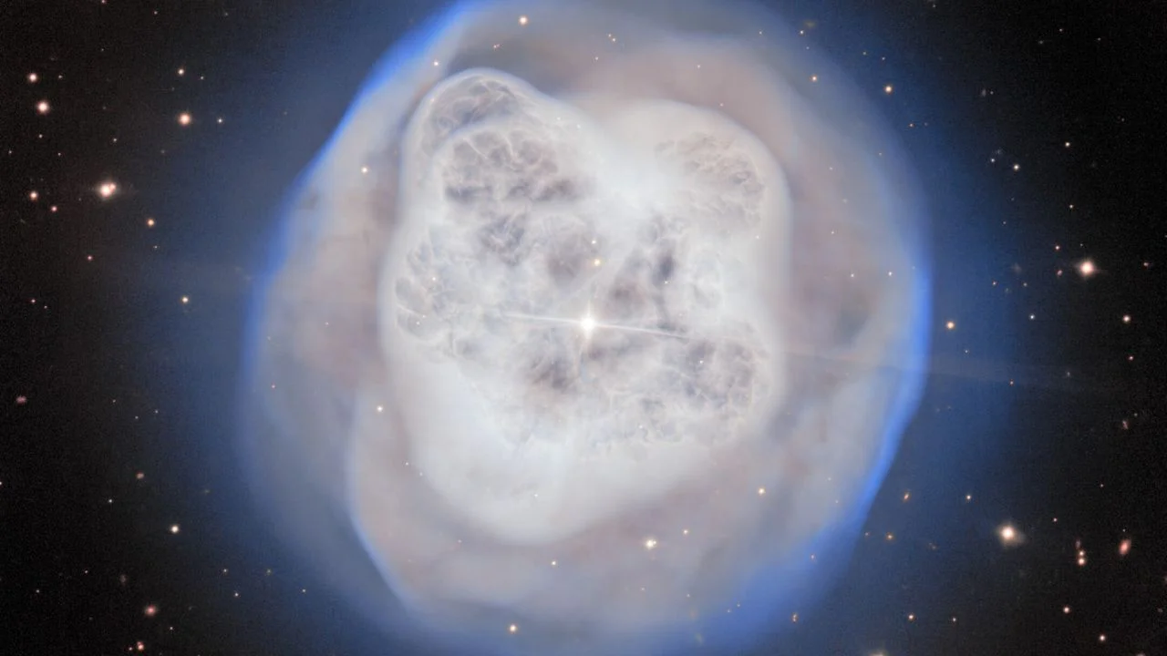 Ancient Dying Star Unveiled in Stunning Cosmic Image