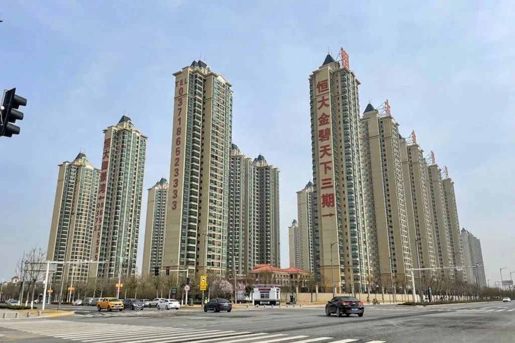 No, China did not manage to avoid a crash