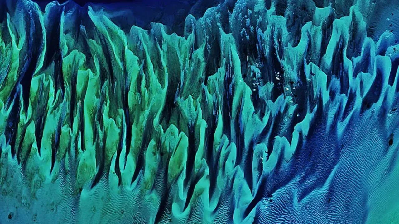 Colorful 'painting-like' ripples cover an ancient seafloor structure in the Bahamas — Earth from space