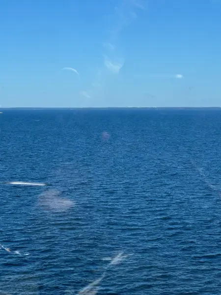 A photo of the Ocean.