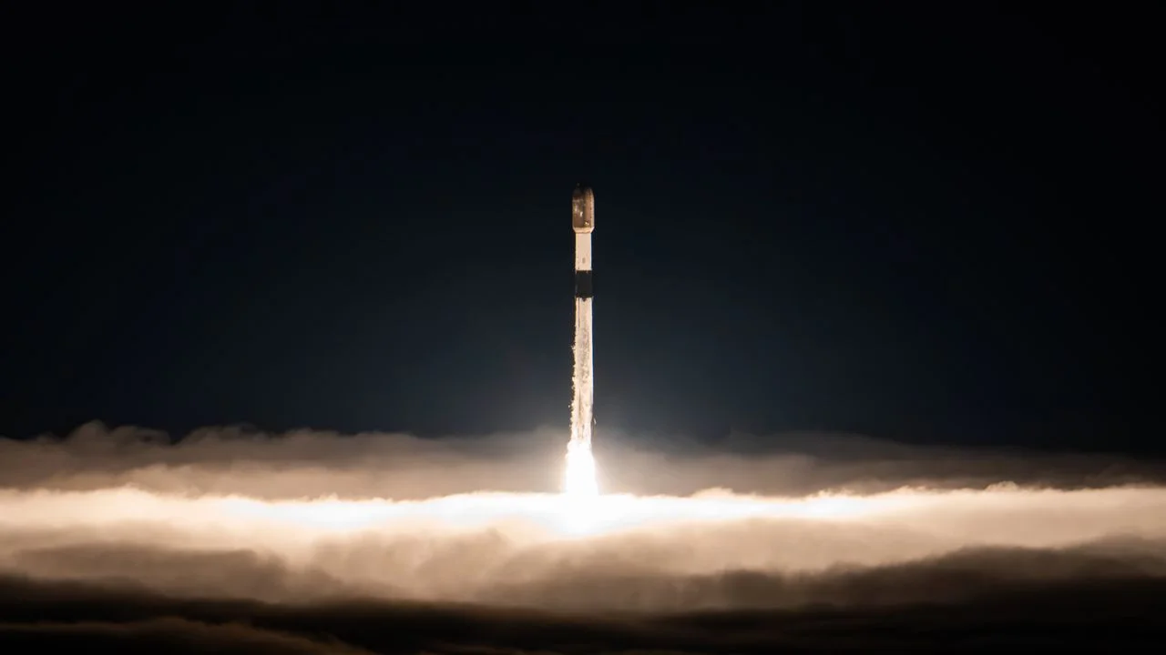 SpaceX sends 27 Starlink satellites to orbit on 100th Falcon rocket launch of the year (video, photos)