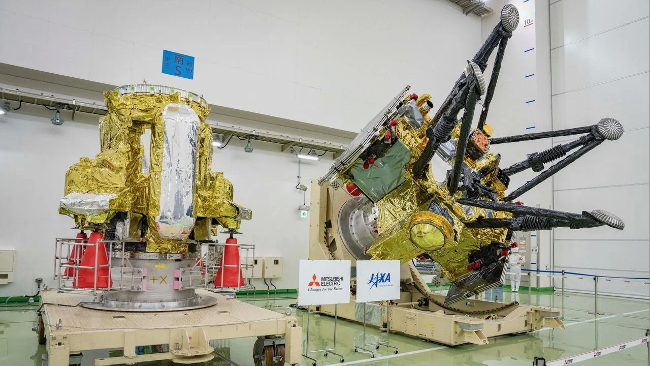 Japan unveils Mars moon sample-return spacecraft ahead of Oct. 19 launch (photos)