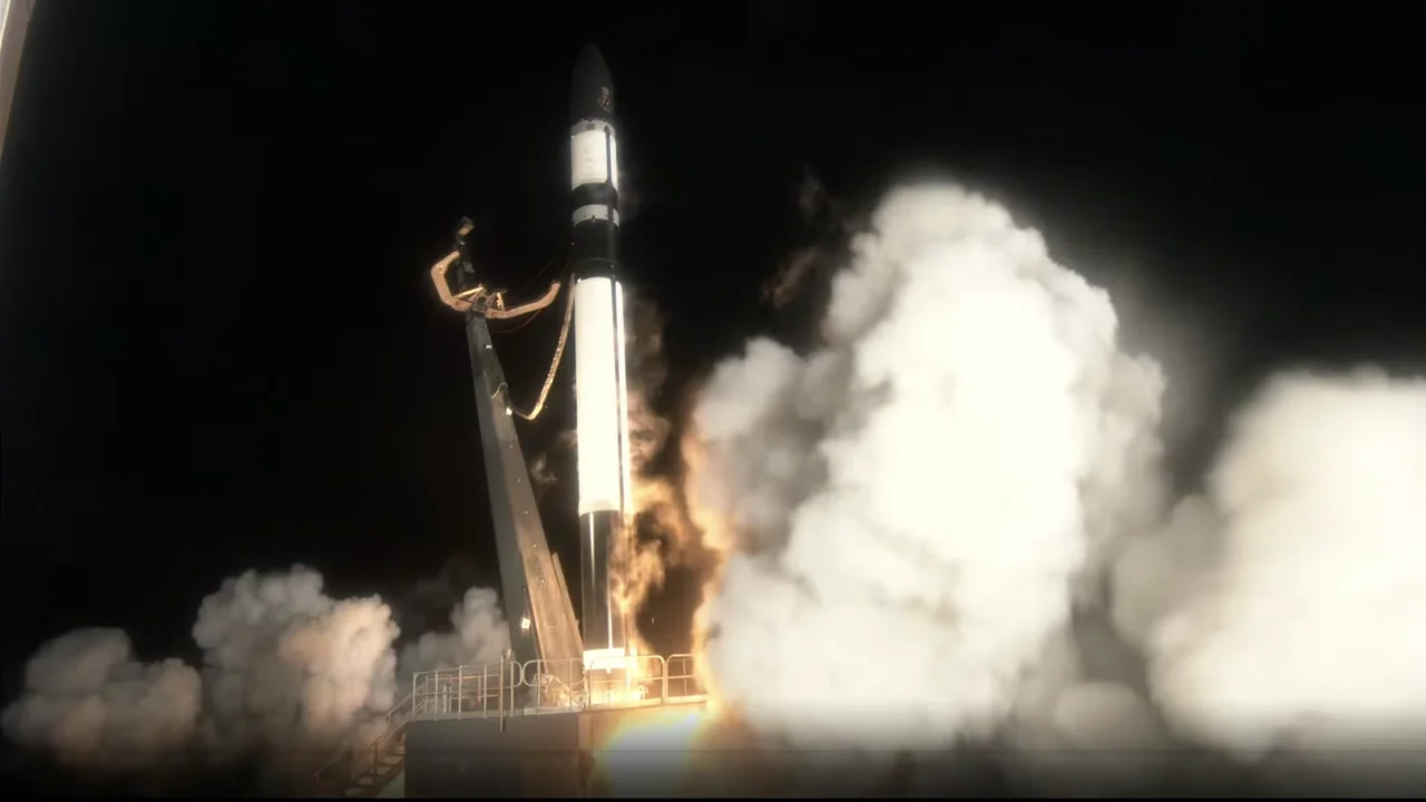 Rocket Lab launches private Japanese Earth-observing satellite to orbit (video)