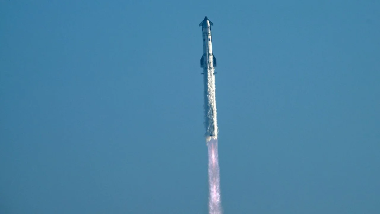 SpaceX Successfully Launches Starship V3 in Historic Flight 12 Test